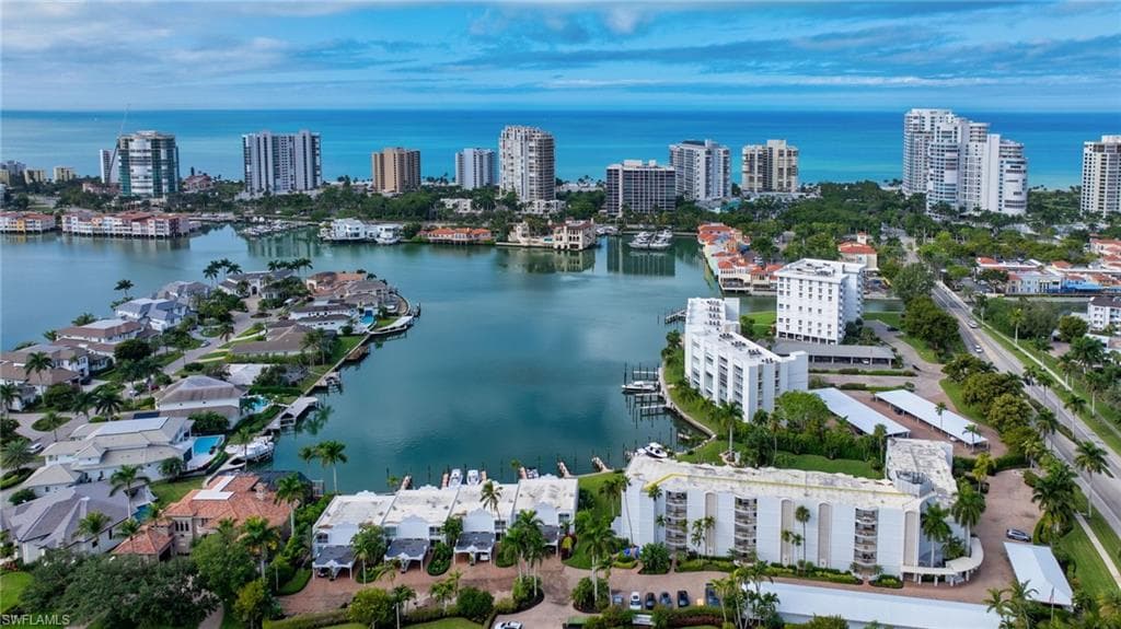 400 Park Shore DR 302 NAPLES, FL 34103