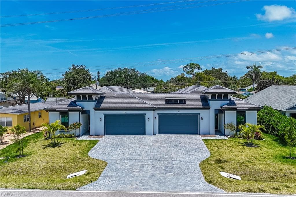 833/837 91st AVE N NAPLES, FL 34108