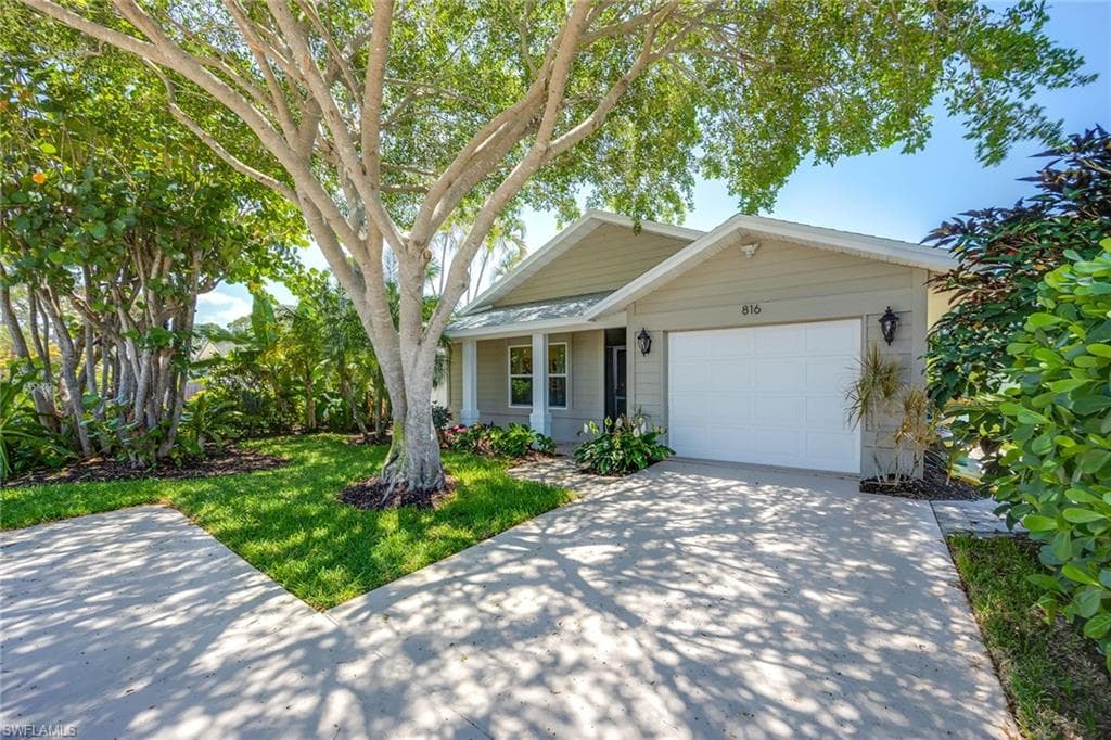 816 102nd AVE N NAPLES, FL 34108
