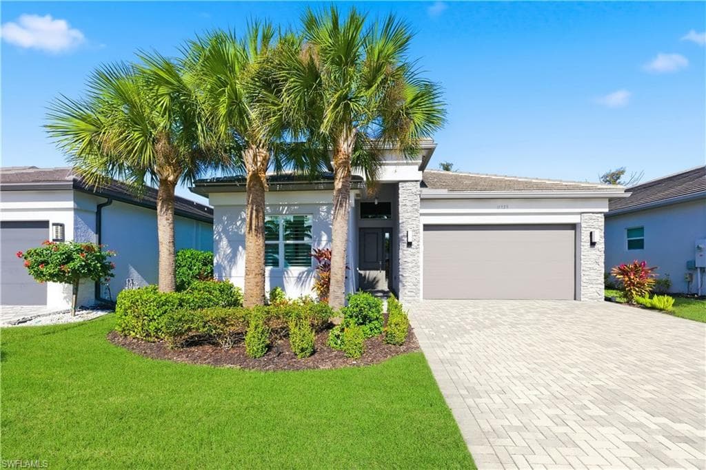 11323 Jacaranda DR NAPLES, FL 34120