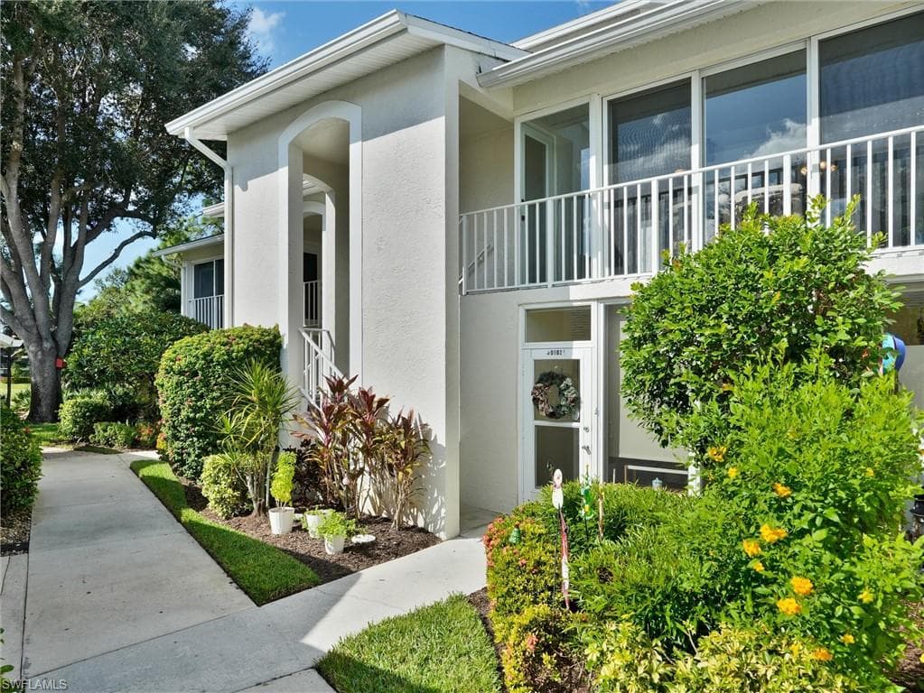 421 Country Hollow CT D202 NAPLES, FL 34104
