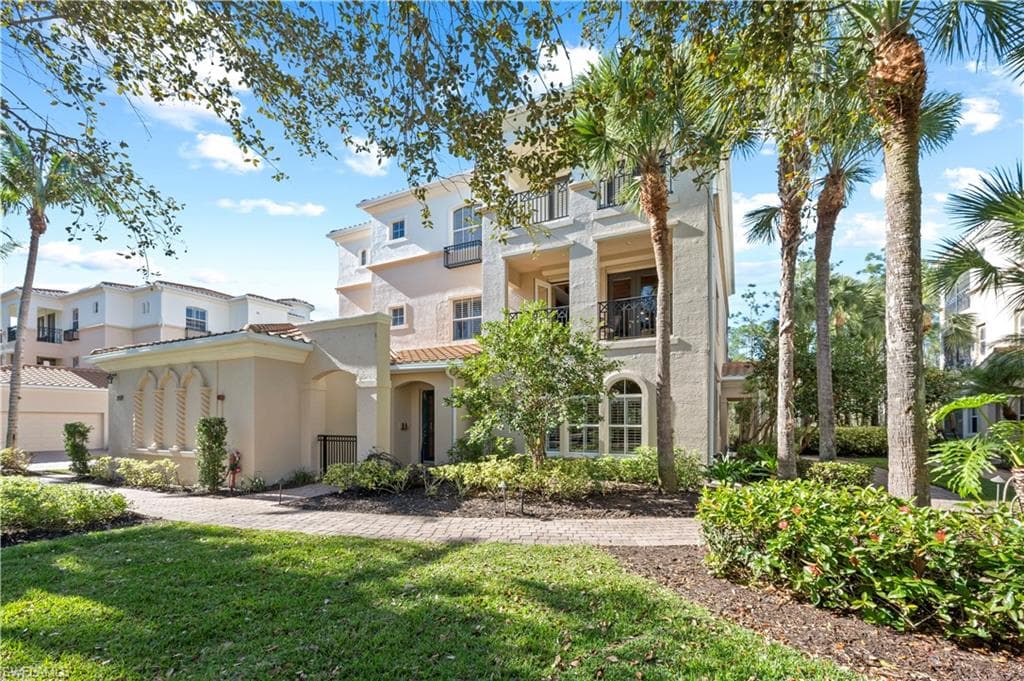2809 Tiburon BLVD E 2 NAPLES, FL 34109