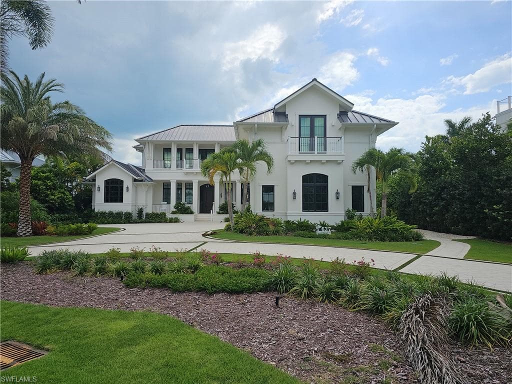637 Palm CIR W NAPLES, FL 34102