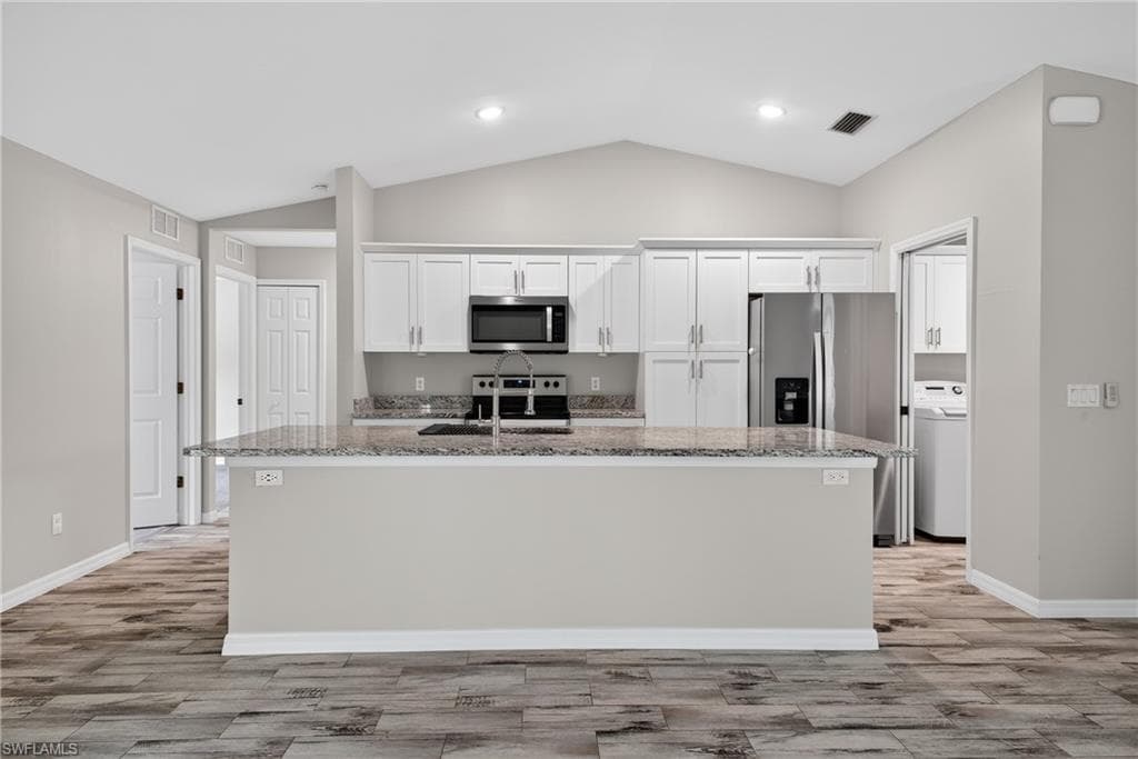 8422 Cardinal RD FORT MYERS, FL 33967