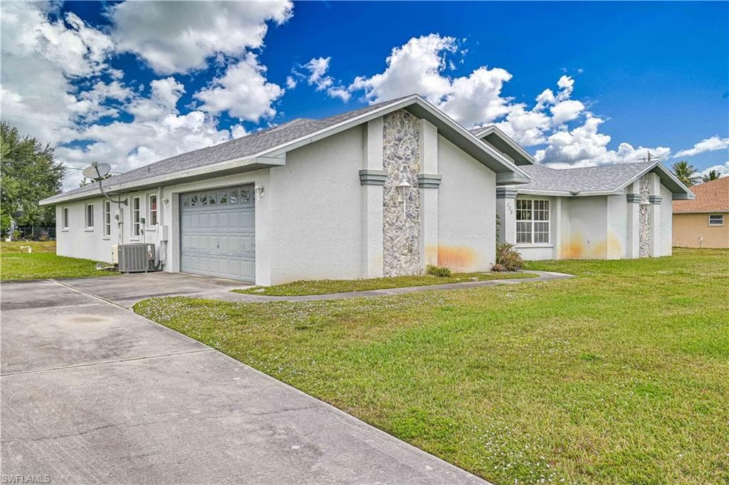 208 Danby RD LEHIGH ACRES, FL 33936