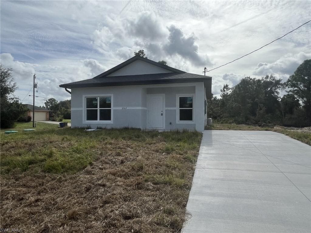 2507 52nd ST W LEHIGH ACRES, FL 33971