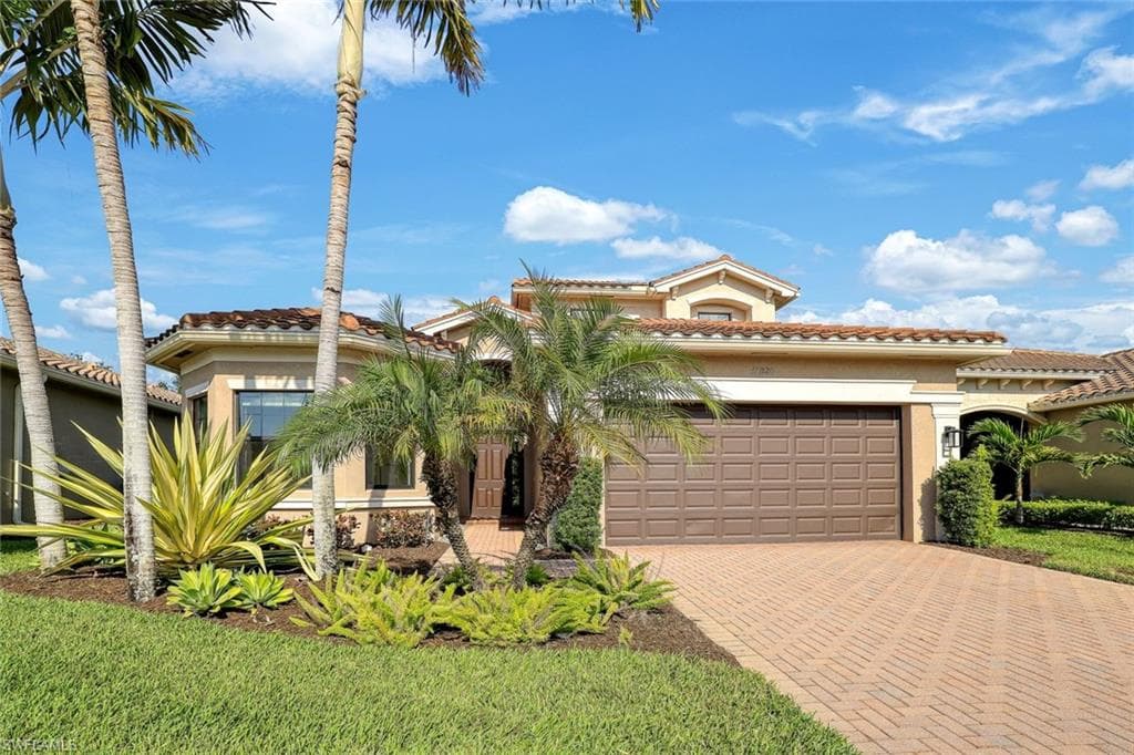 13820 Luna DR NAPLES, FL 34109