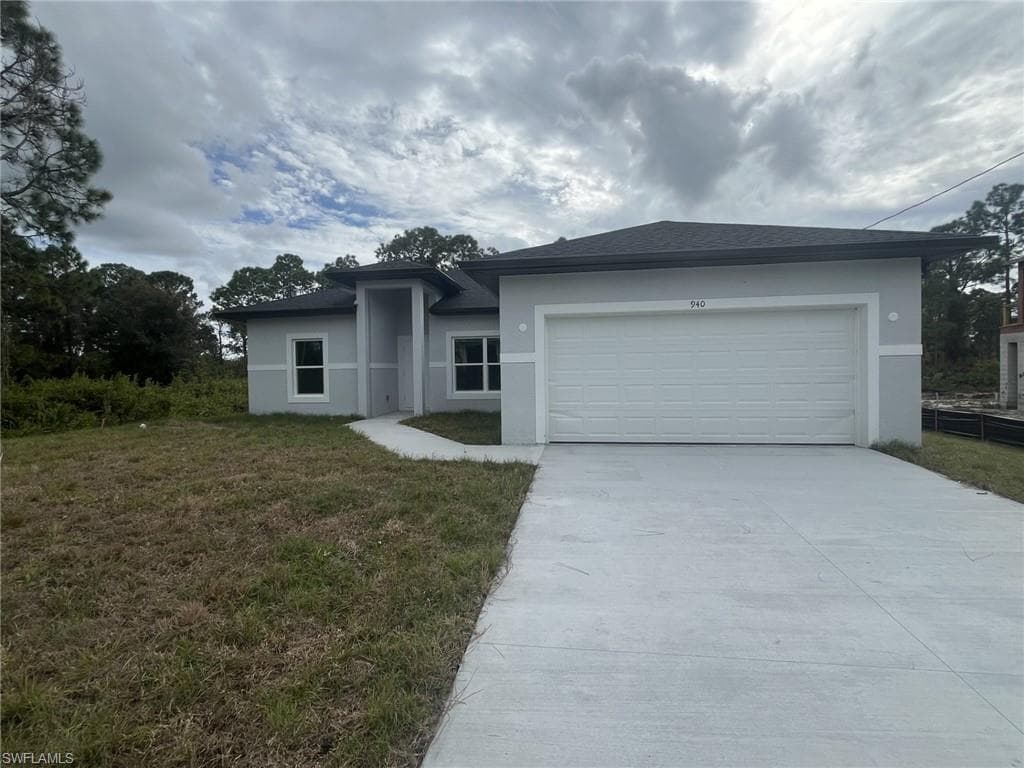 940 Sterling ST E LEHIGH ACRES, FL 33974