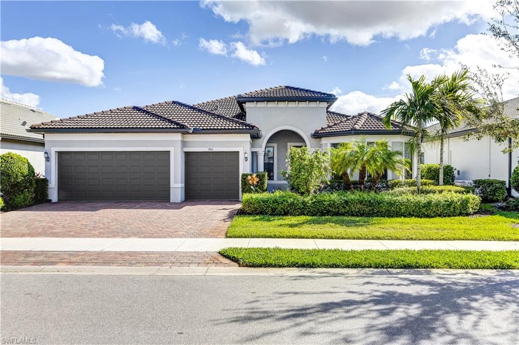 7611 Winding Cypress DR NAPLES, FL 34114