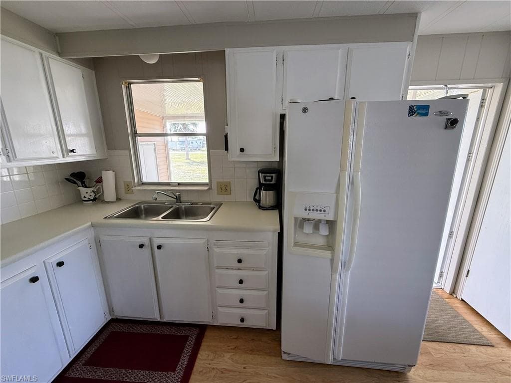 541 Freedom ST NORTH FORT MYERS, FL 33917