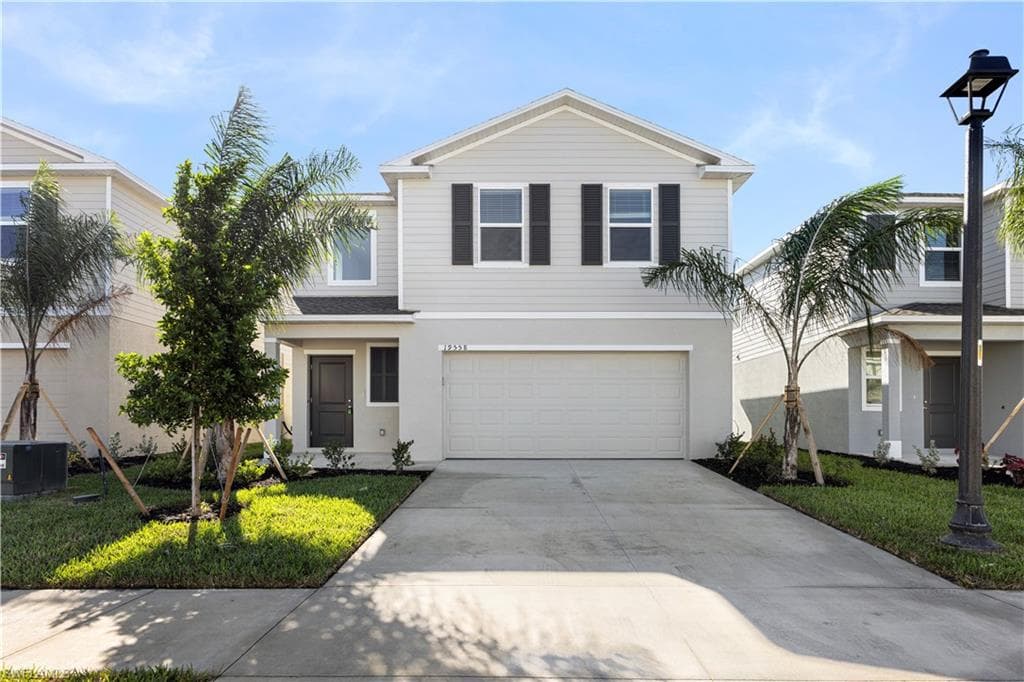 19558 Fairhill CT LEHIGH ACRES, FL 33936