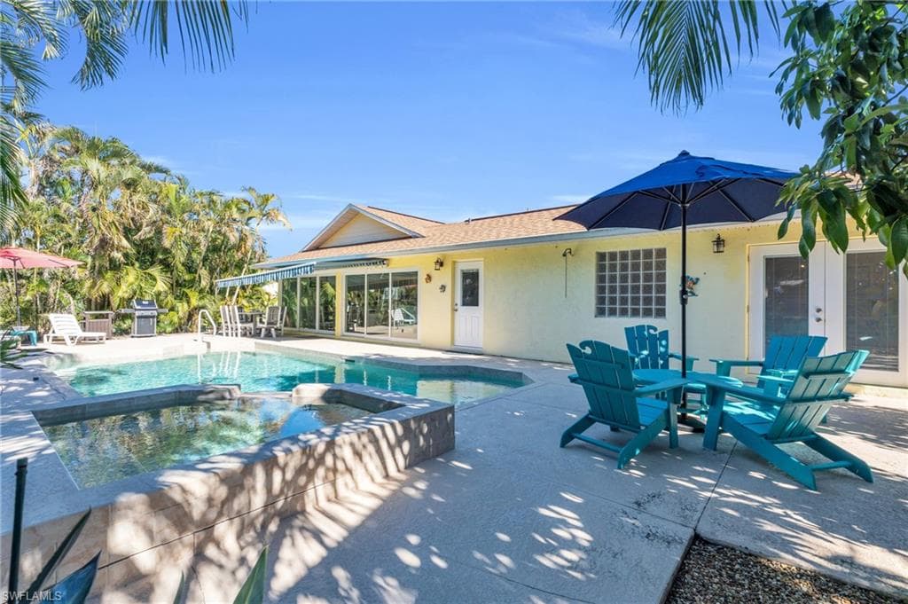 27297 Buccaneer DR BONITA SPRINGS, FL 34135