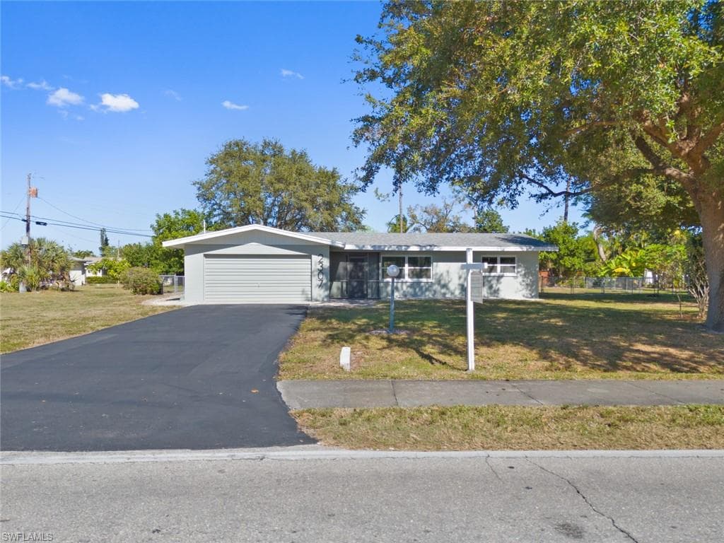 2307 Woodland BLVD FORT MYERS, FL 33907