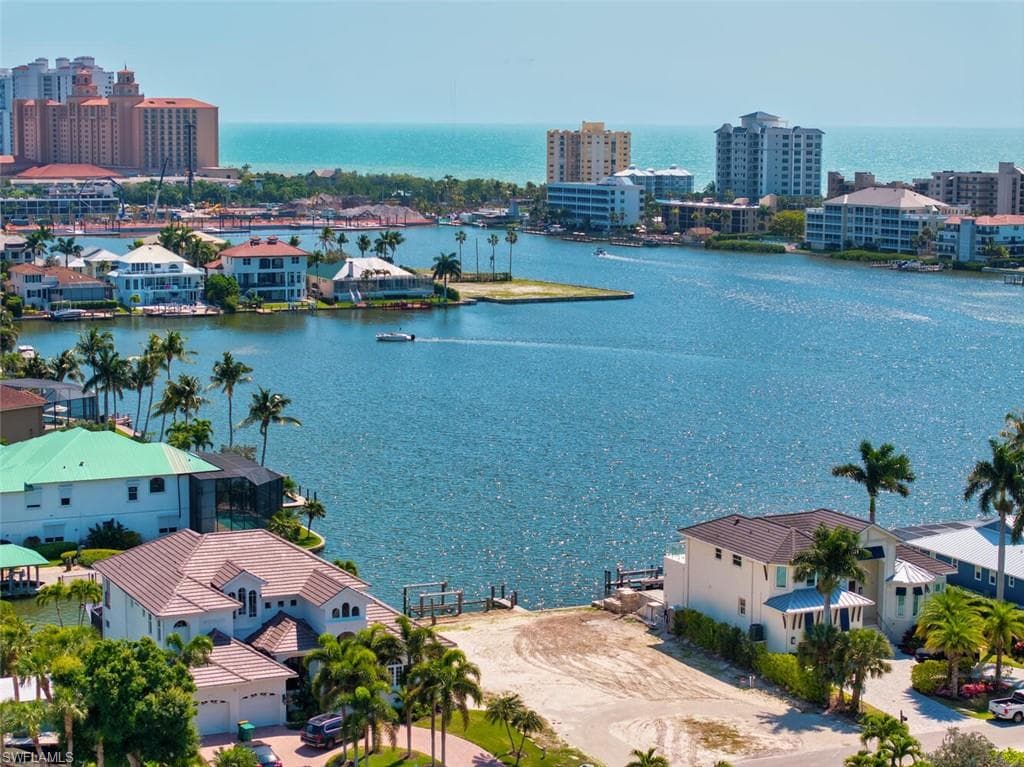 348 Lagoon AVE NAPLES, FL 34108