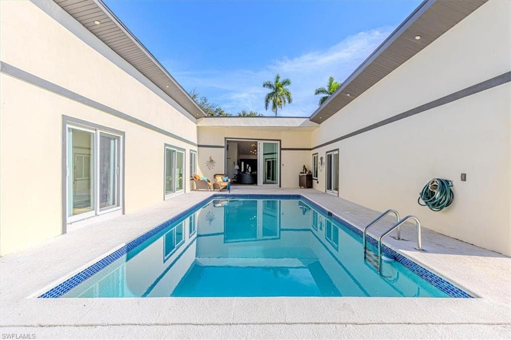 4310 McGregor BLVD FORT MYERS, FL 33901