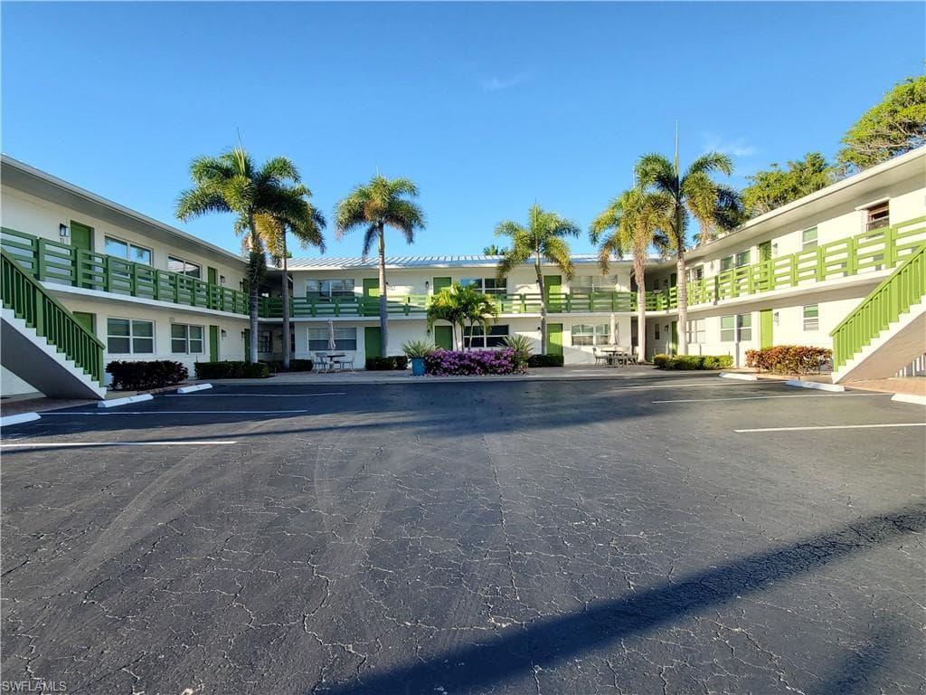 975 9th AVE S 5 NAPLES, FL 34102
