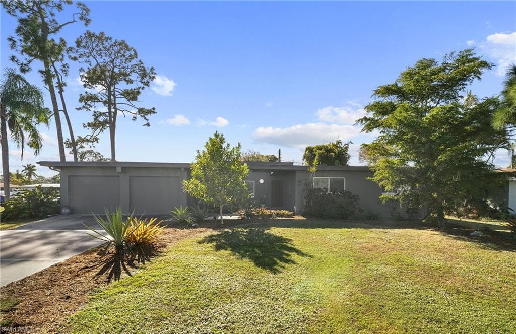 2372 Woodland TER FORT MYERS, FL 33907