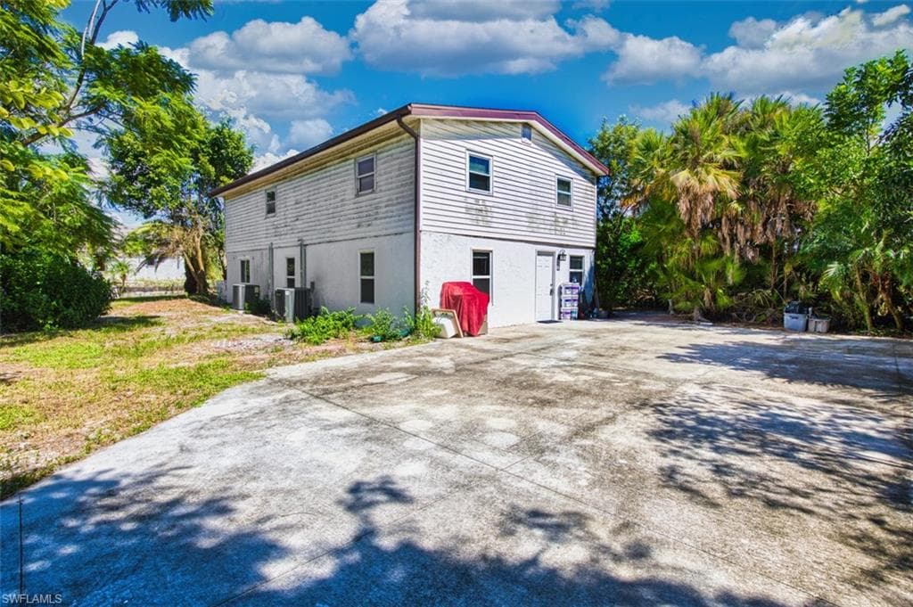 2727 48th ST SW LEHIGH ACRES, FL 33976