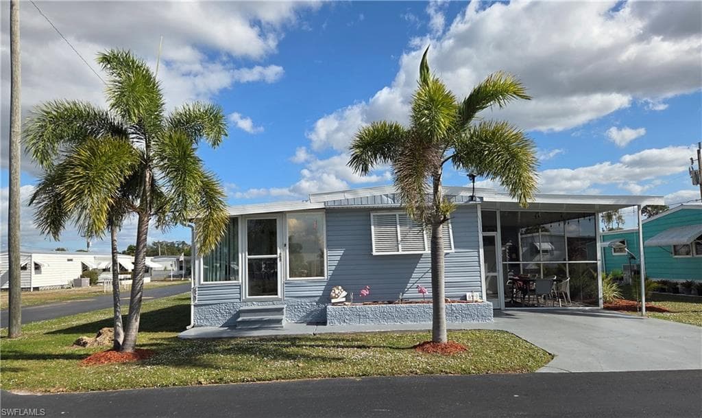 629 Vista DR NORTH FORT MYERS, FL 33917