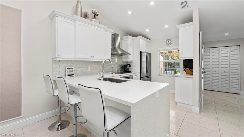 1714 Kings Lake BLVD 201 NAPLES, FL 34112