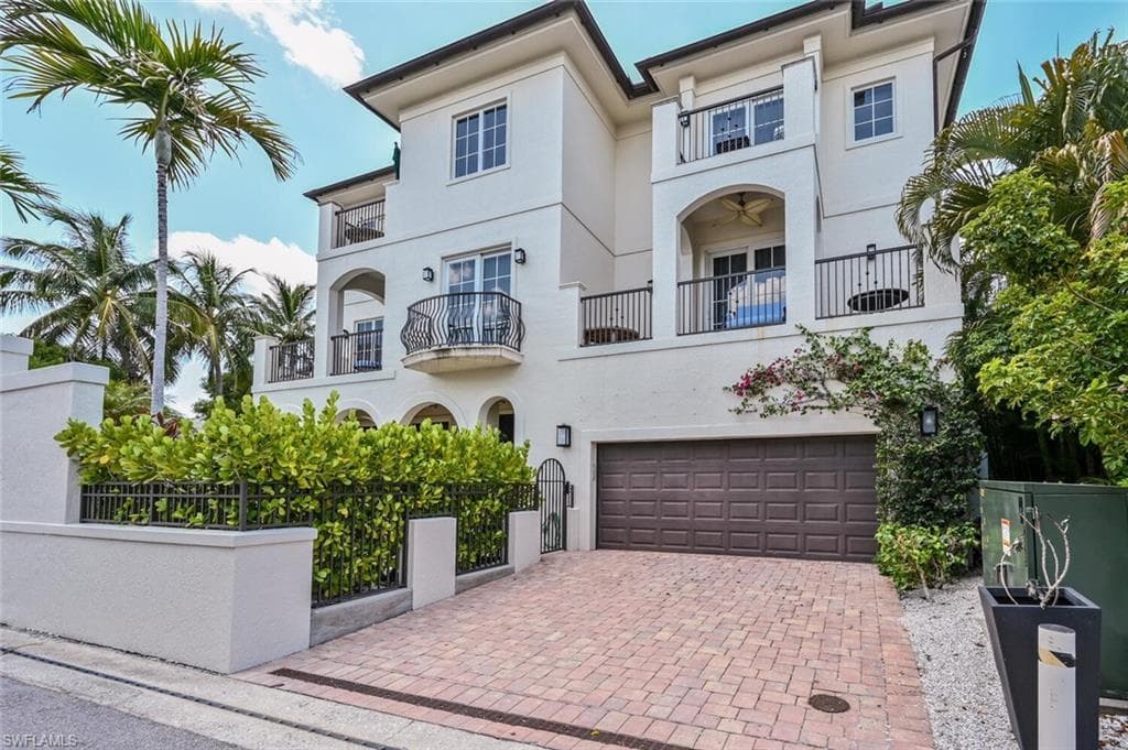 433 5th ST S NAPLES, FL 34102