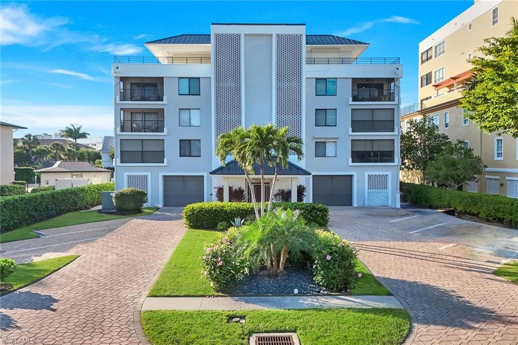 910 Panama CT 402 MARCO ISLAND, FL 34145