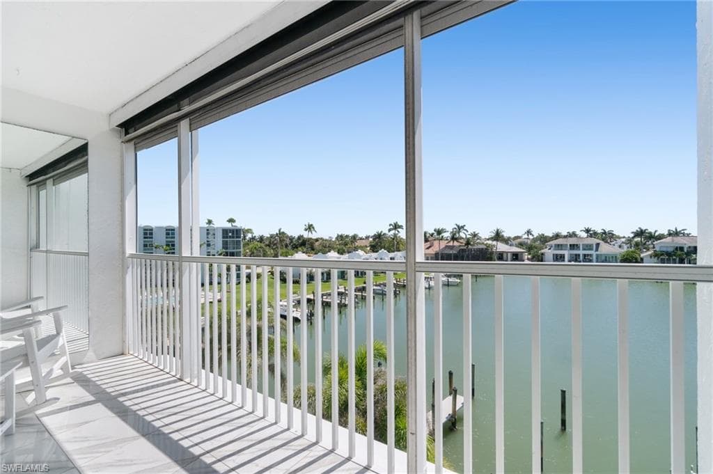 300 Park Shore DR 4C NAPLES, FL 34103