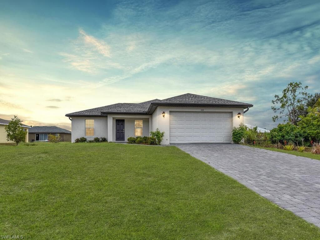 820 NE 44th LN CAPE CORAL, FL 33909