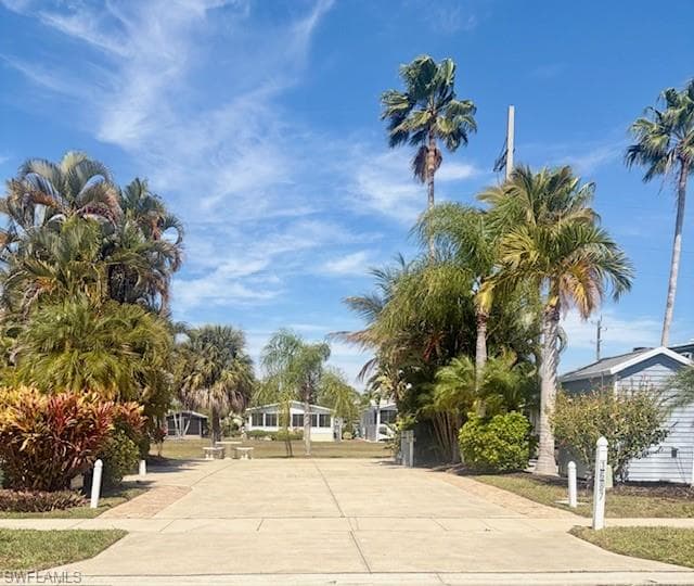 1687 Diamond Lake CIR NAPLES, FL 34114
