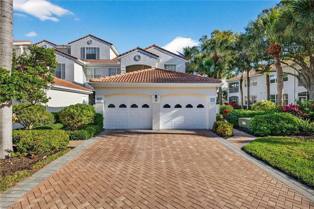 8315 Excalibur CIR P11 NAPLES, FL 34108
