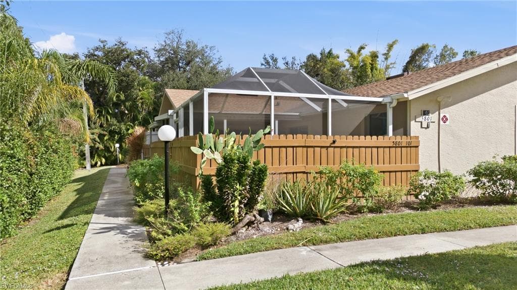 5801 Crystal Lake LN 101 NORTH FORT MYERS, FL 33917