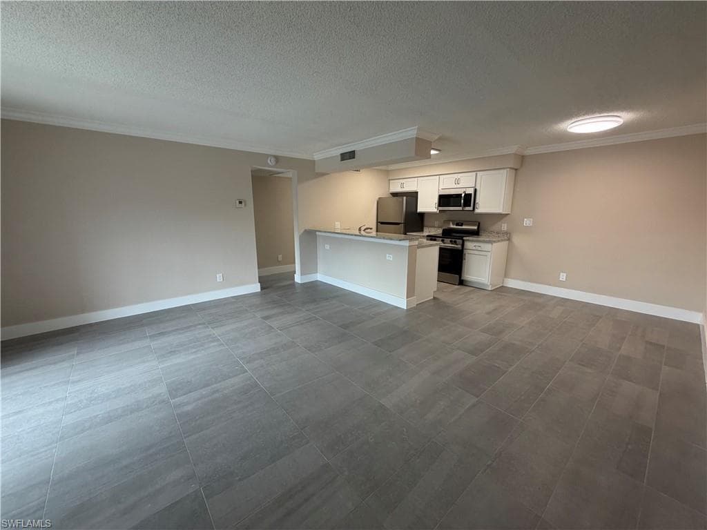 5317 Summerlin RD 1703 FORT MYERS, FL 33919