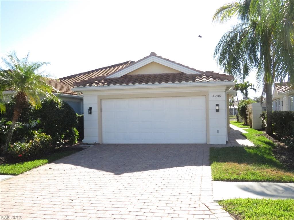 4235 Redonda LN NAPLES, FL 34119