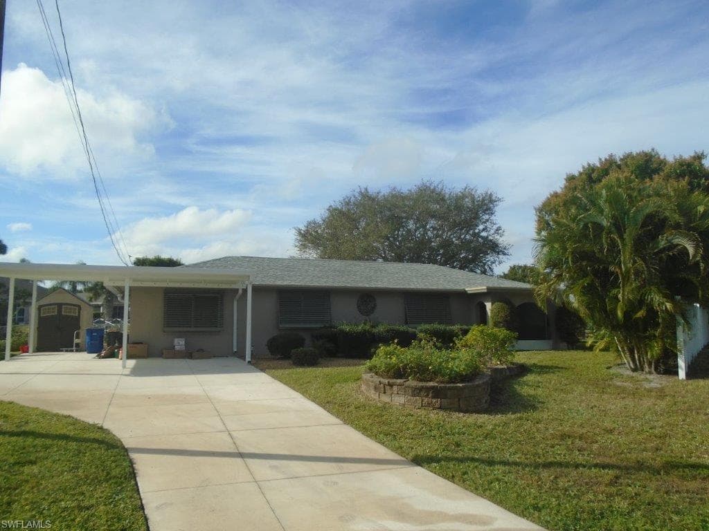 991 April LN NORTH FORT MYERS, FL 33903