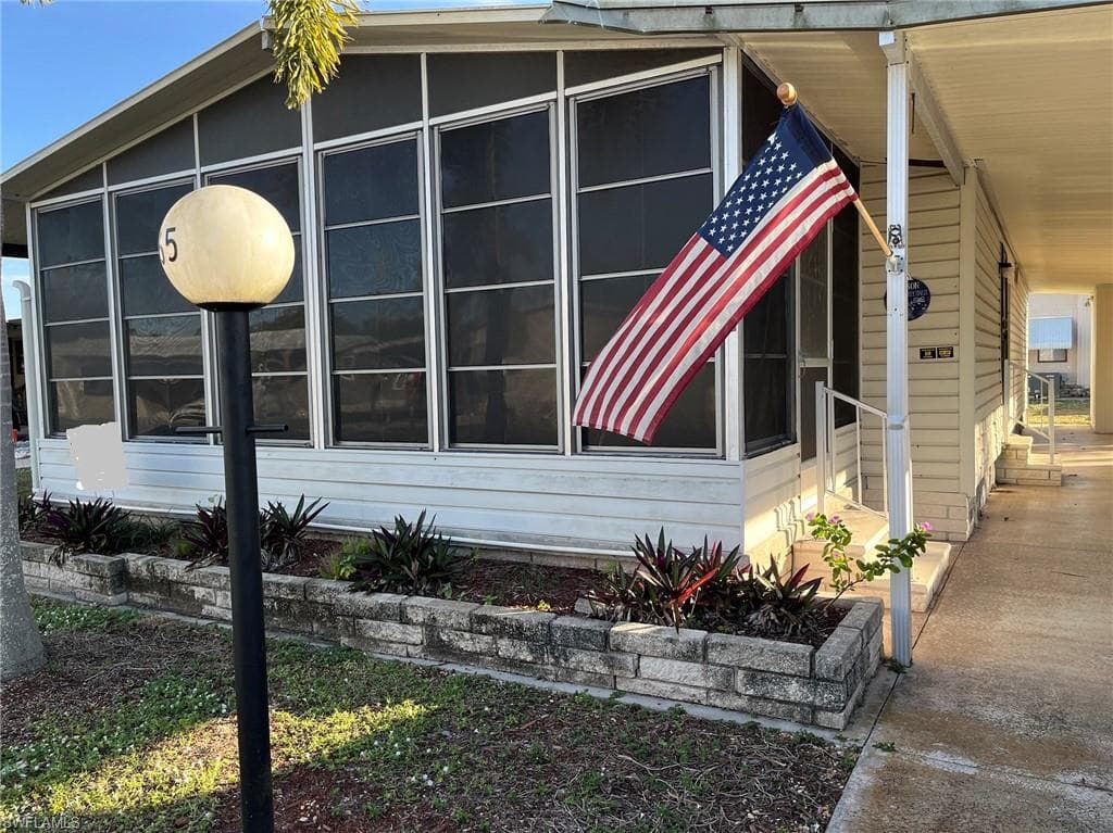 65 Sunset CIR NORTH FORT MYERS, FL 33903