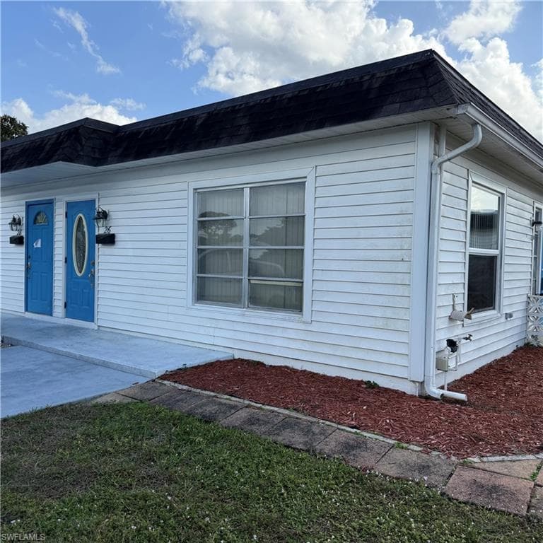 26 Hamlin CT LEHIGH ACRES, FL 33936