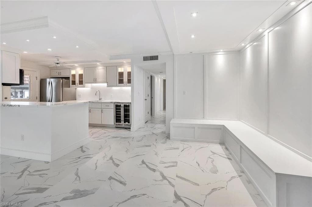 222 Harbour DR 114 NAPLES, FL 34103