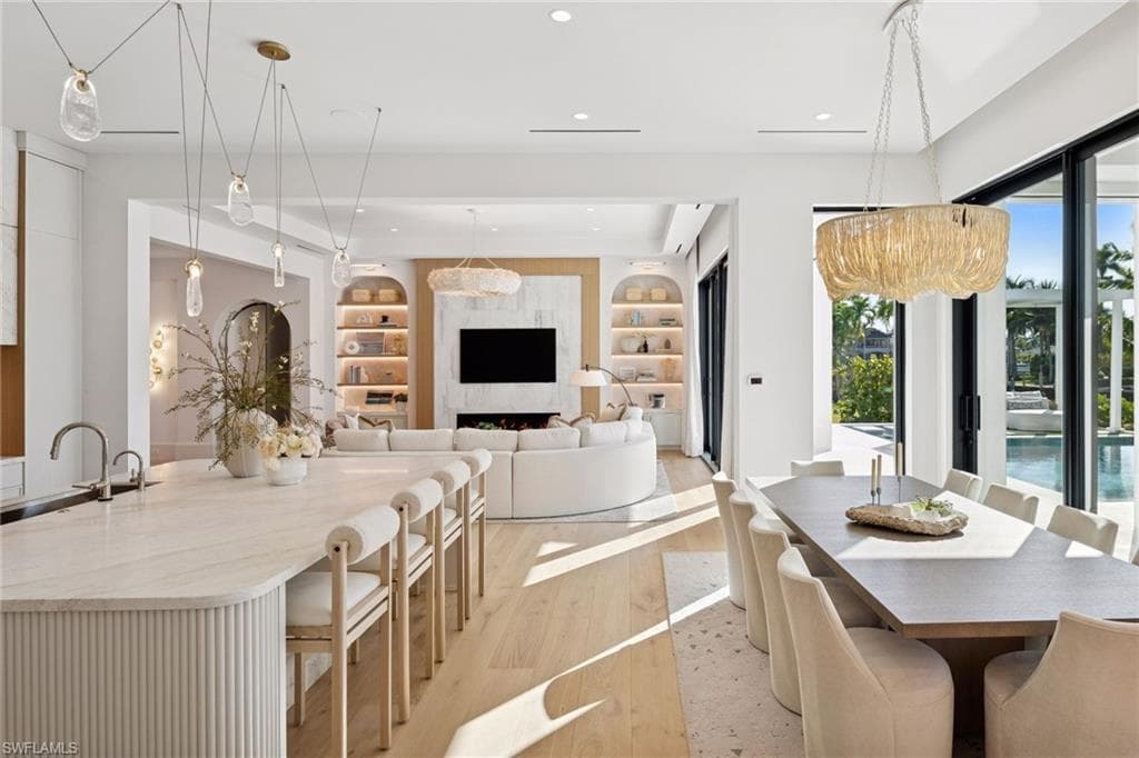 1990 7th ST S NAPLES, FL 34102