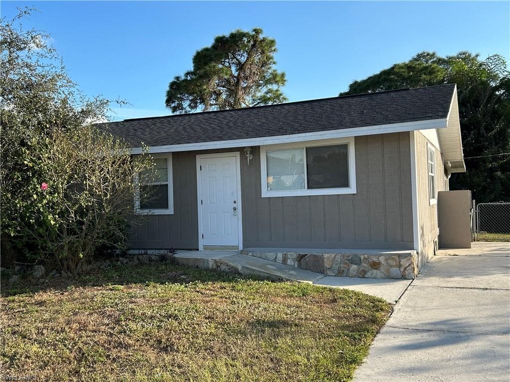 8422 Robin RD FORT MYERS, FL 33967