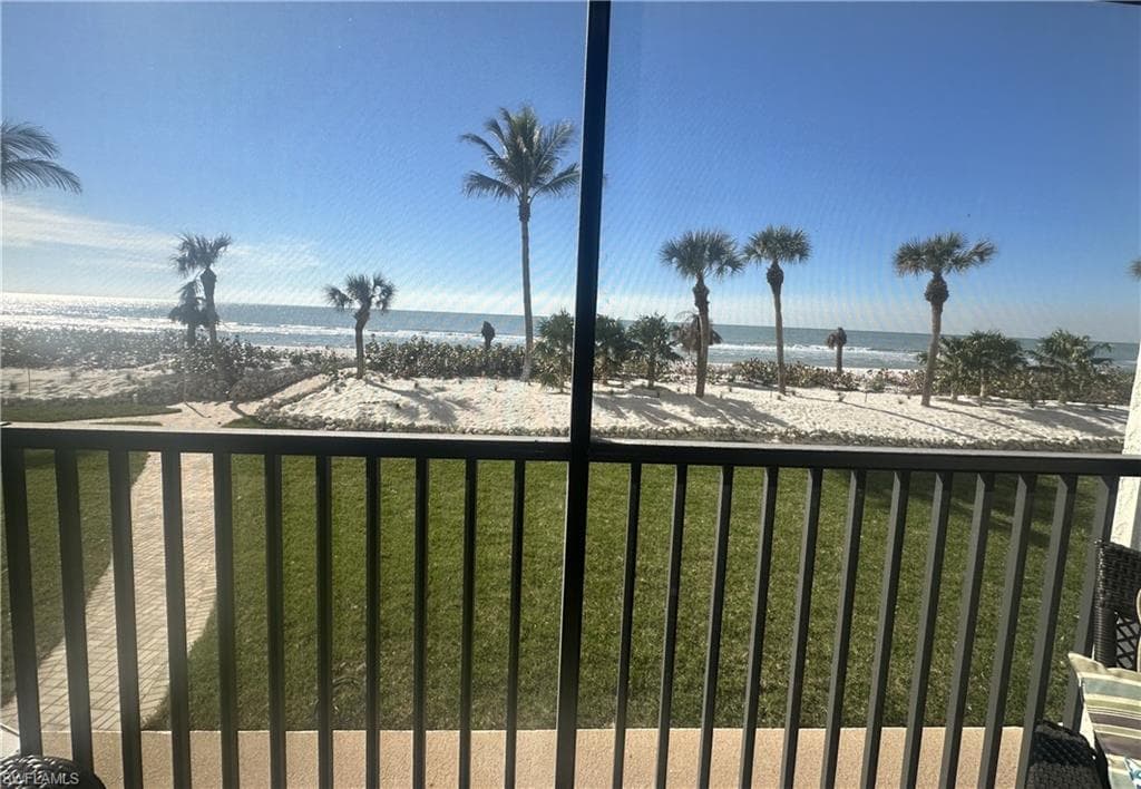 10475 GULF SHORE DR 113 NAPLES, FL 34108