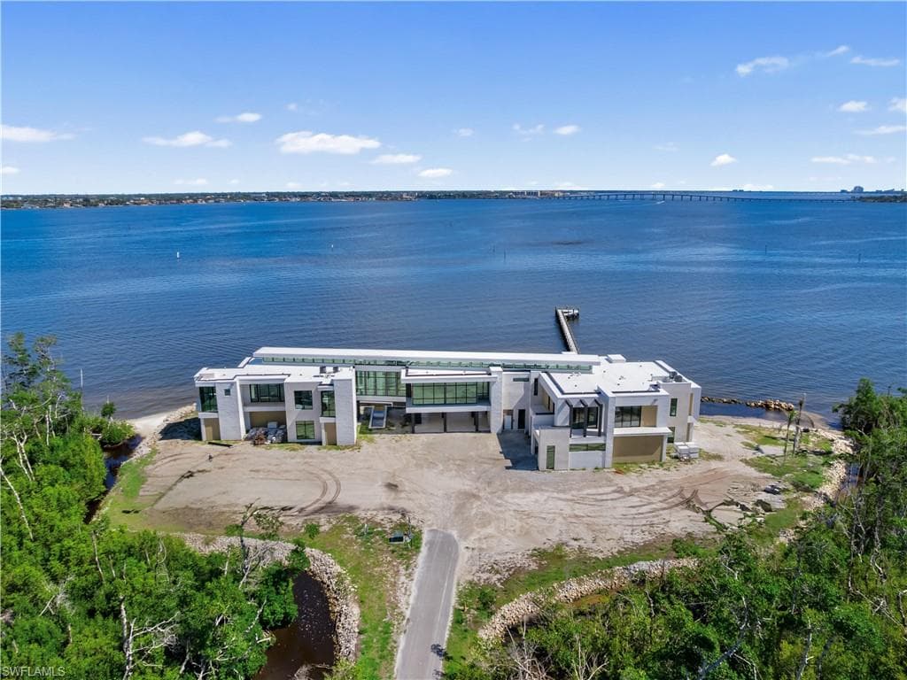 6400 Glock DR FORT MYERS, FL 33908