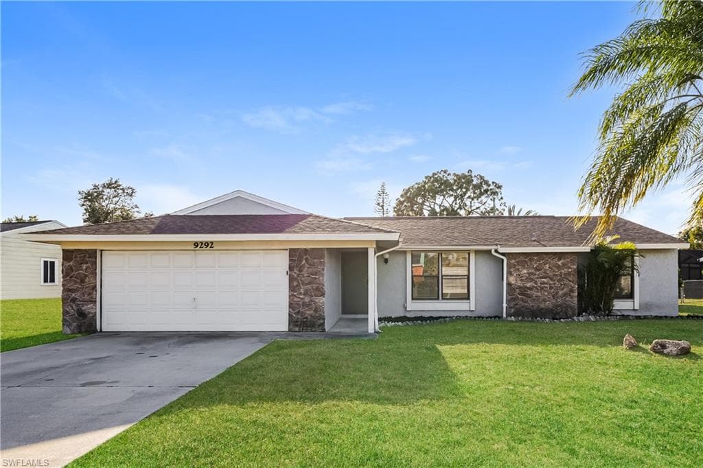 9292 Mooring CIR FORT MYERS, FL 33967