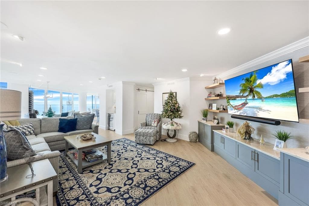 4041 Gulf Shore BLVD SW 902 NAPLES, FL 34103