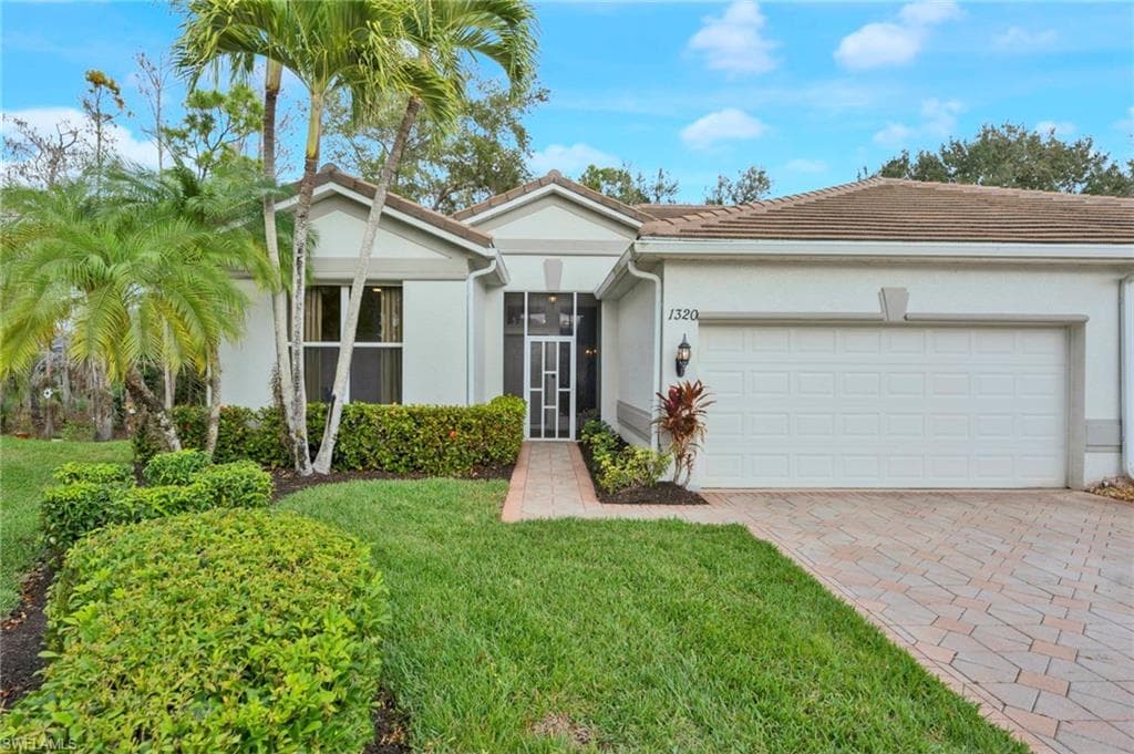 1320 Barnstable CT NAPLES, FL 34104