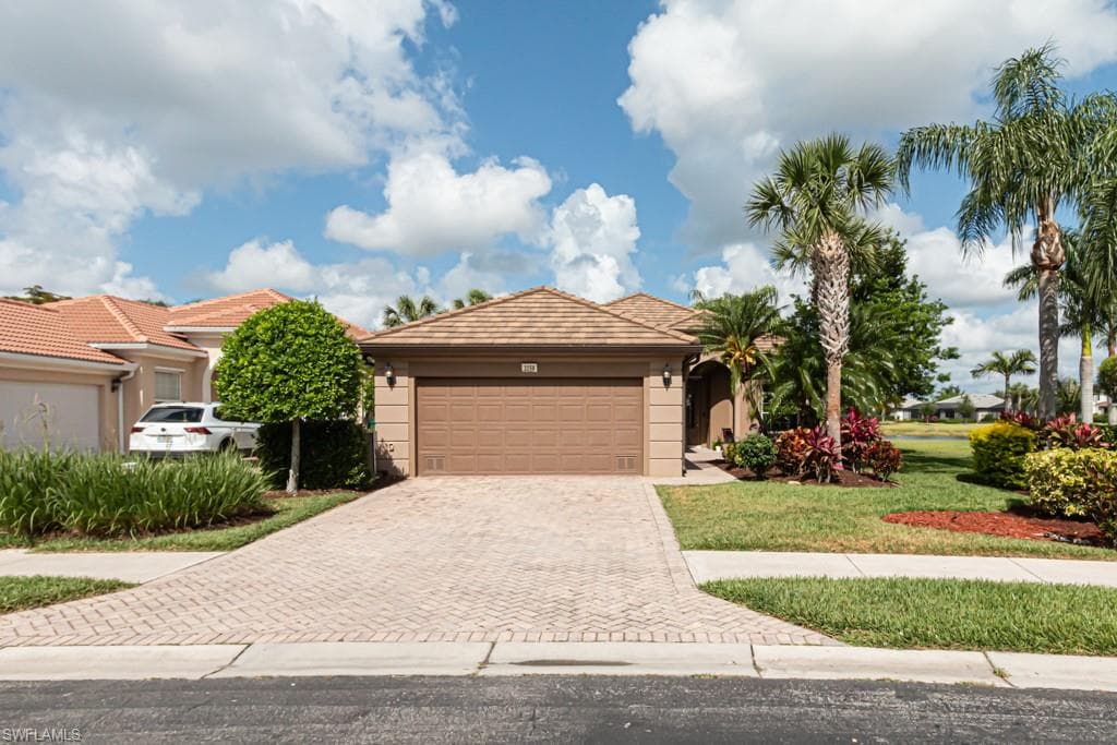 2258 Heydon CIR W NAPLES, FL 34120