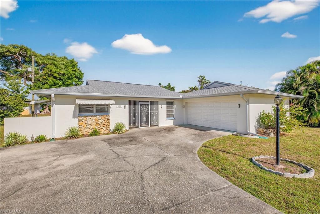 2107 Burton AVE FORT MYERS, FL 33907