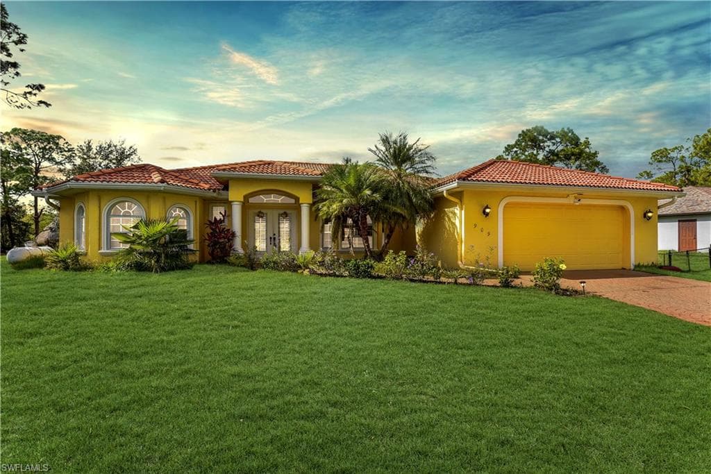 909 Magnolia AVE LEHIGH ACRES, FL 33972