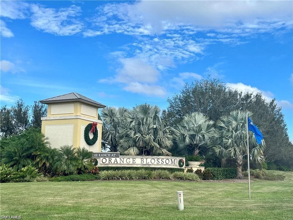 2057 Tamarron LN NAPLES, FL 34120