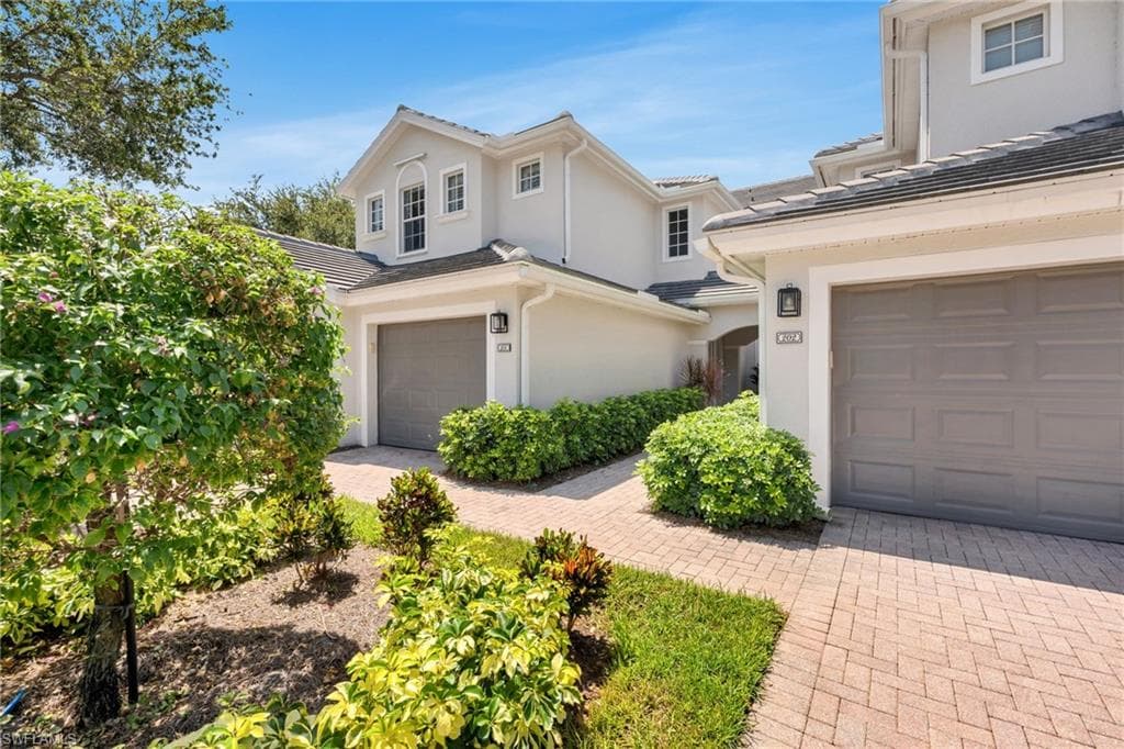 9101 Palmetto Ridge DR 201 ESTERO, FL 34135