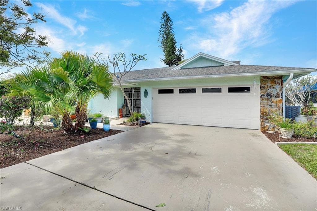 208 Baltusrol DR NAPLES, FL 34113